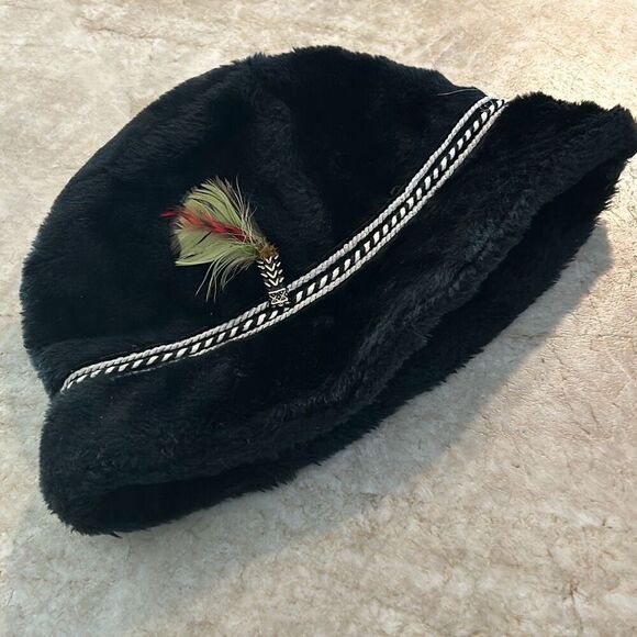 Bavarian Style Faux Fur Hat - Picture 7 of 7